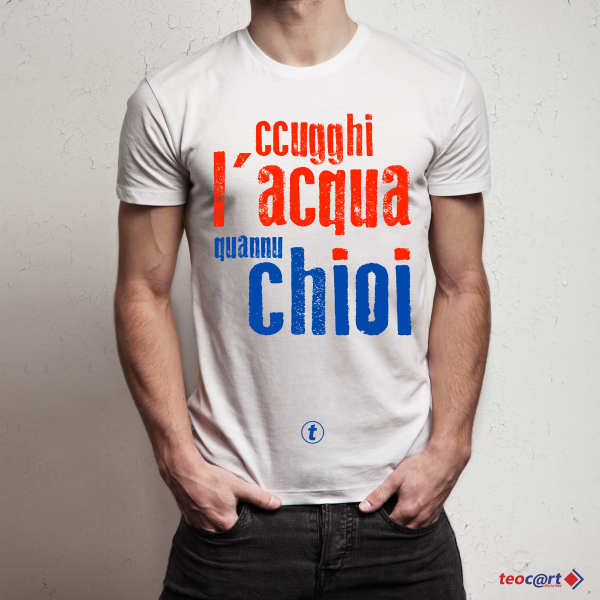 T-shirt "ccugghi l'acqua quanno chioi"